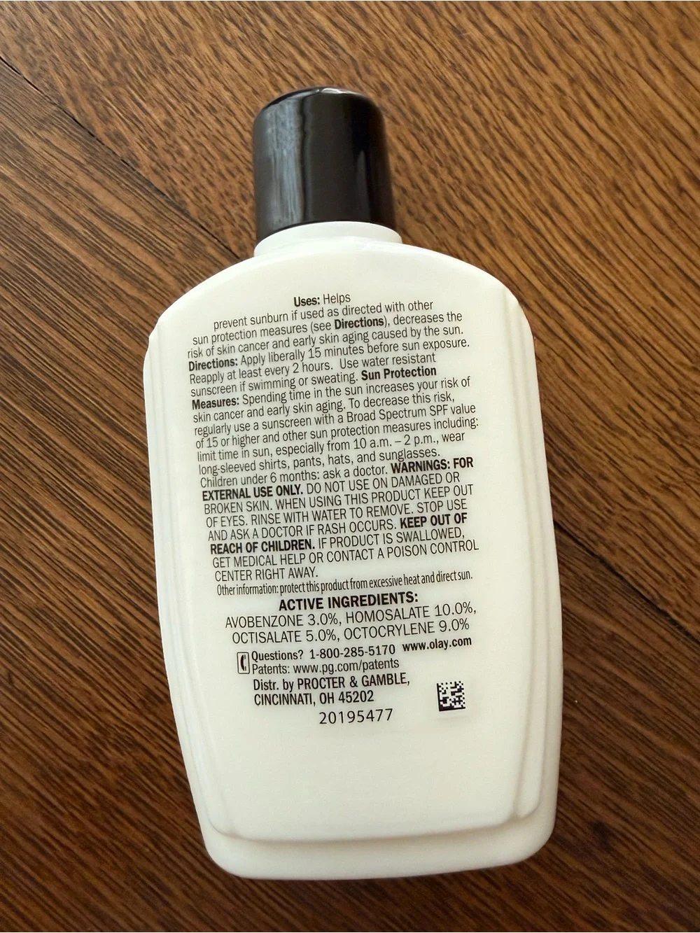 OLAY Complete Daily Facial Moisturizer - White with Black Cap